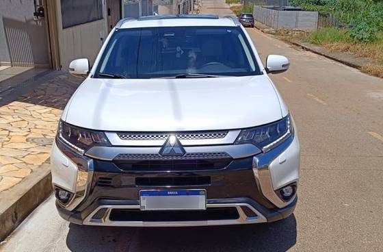 MITSUBISHI OUTLANDER 2.2 MIVEC DI-D DIESEL HPE-S AWD AUTOMÁTICO